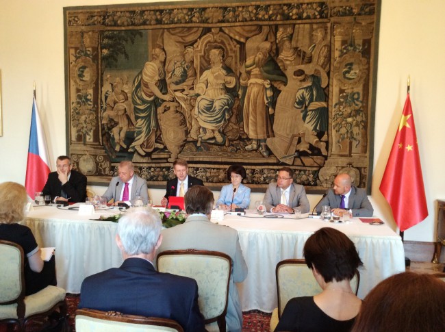 2014地方领导人会议及2014中国投资论坛中东欧国家使节通报会