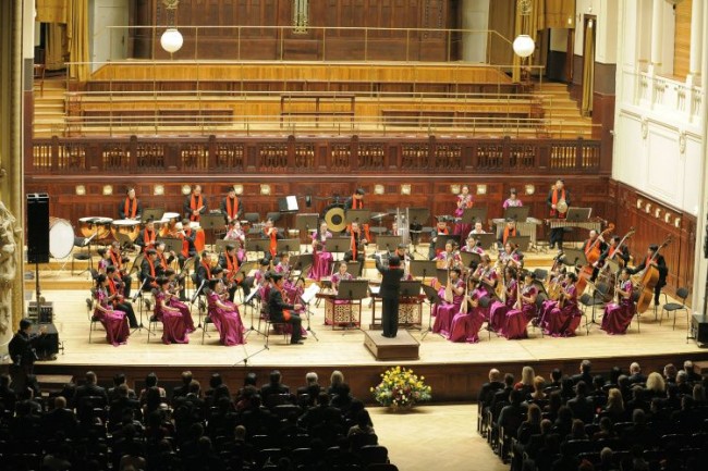 Přední čínský orchestr slavil v Česku rok Hada