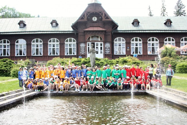 中国儿童来捷接受温泉疗养